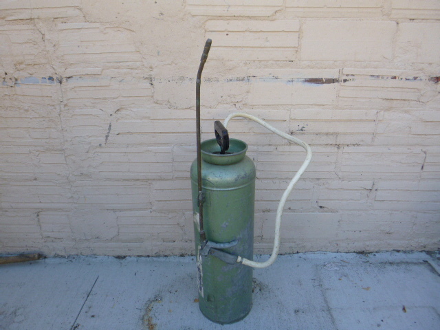 lot 290 image: Metal Compressed Air Sprayer