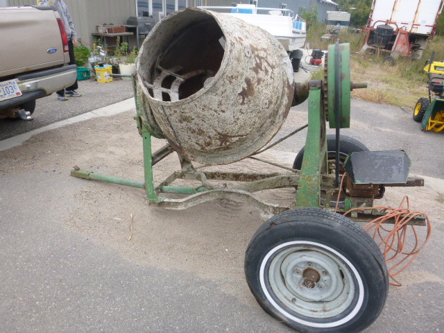 lot 3 image: Large Jaeger Electric Cement Mixer