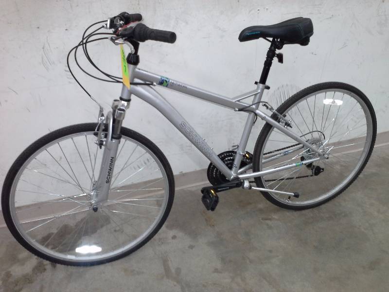 lot 7 image: Schwinn Bicycle