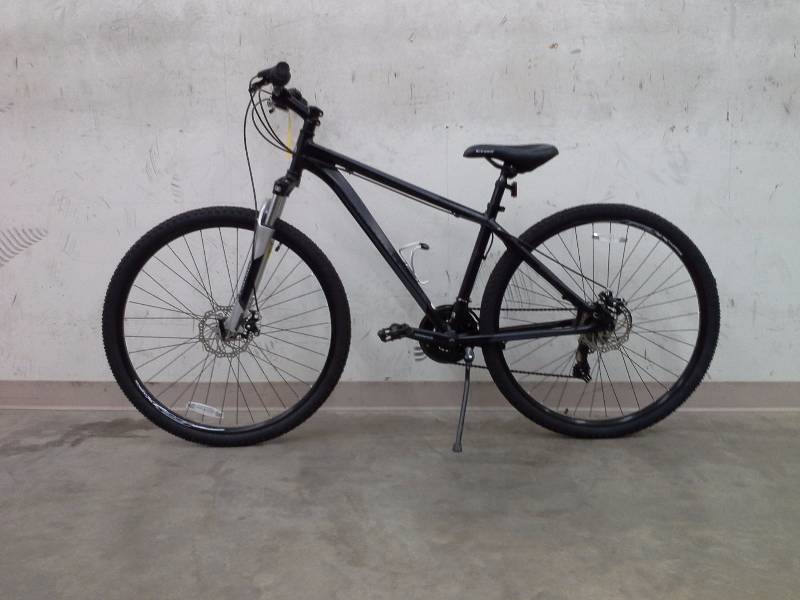lot 35 image: Schwinn Bicycle