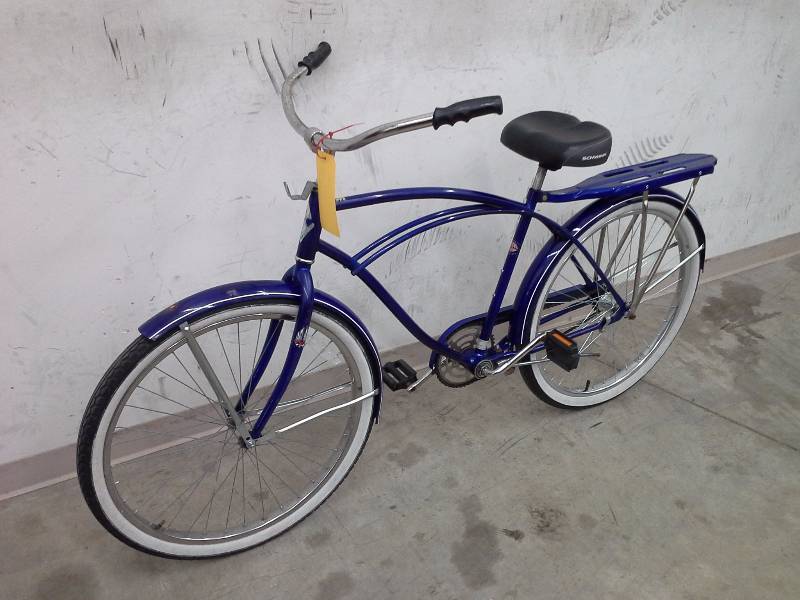 lot 63 image: Schwinn Bicycle