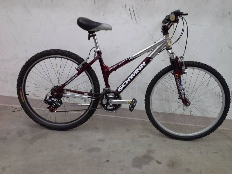 lot 60 image: Schwinn Bicycle