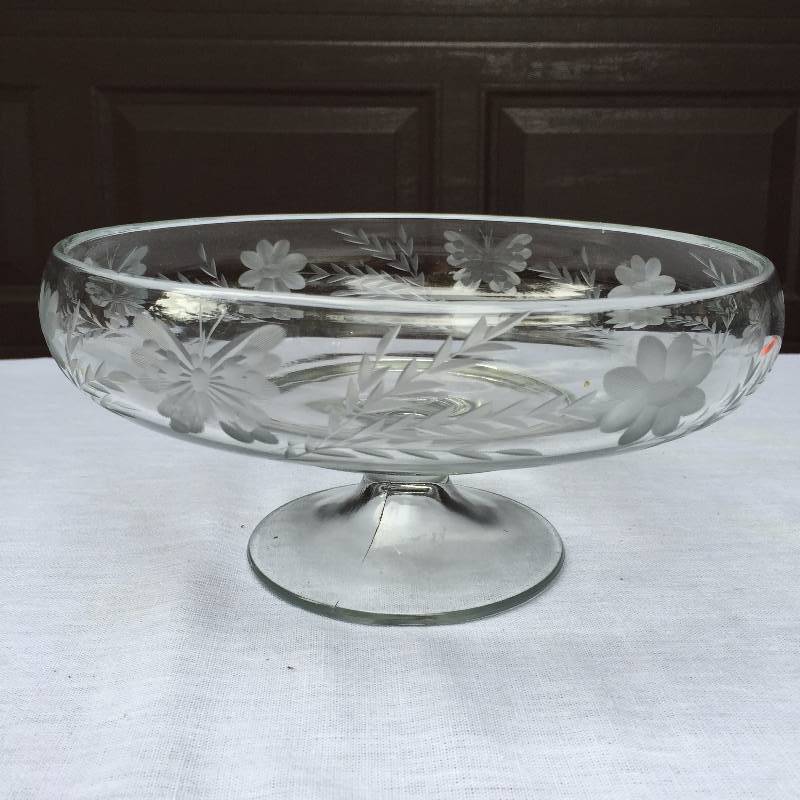lot 007 image: Lovely Pairpoint Garland 10in Footed Pedestal Serving Bowl Cut Glass Etched Butterflies Flowers