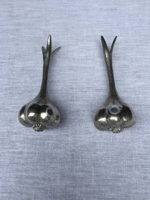 lot 019 image: Italian Garlic Silver Heavy Pewter Salt and Pepper Shakers by Vagabond House