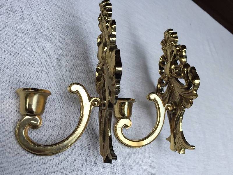 lot 021 image: Vintage Mid Century Modern Set of 2 Gold Brass Tone Ribbon Candle Holders Decor Double Wall Sconces Home Interiors Syroco Hollywood Regency