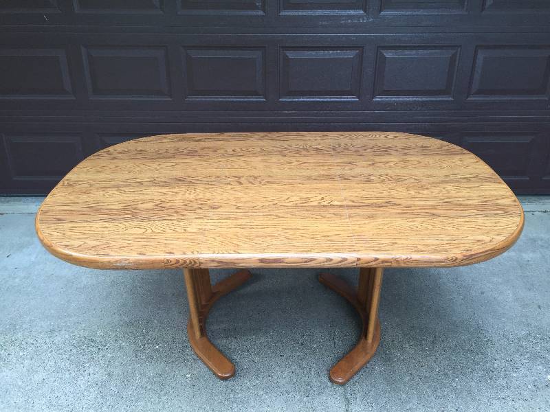 lot 028 image: Large Vintage Retro Mid Century Modern Chromcraft ChromeCraft Dinette Dining Kitchen Table Wood Grain Finish with Extra Leaf