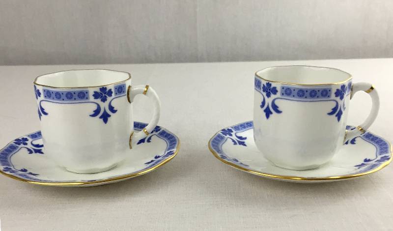 lot 034 image: Vintege 5 Piece 1984 ROYALCROWN DERBY BONE CHINA DEMITASSE 2 CUPS & 3 SAUCERS GRENVILLE PATTERN A1303 XLIX