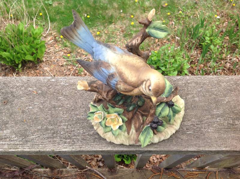 lot 037 image: RARE Large VINTAGE MOUNTAIN BLUE BIRD FIGURINE BY ANGELINE HAND PAINTED