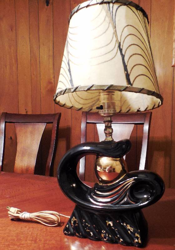 lot 023 image: Vintage Highly Collectible Mid Century Modern Black Gold Splatter Lamp wRARE Fiberglass Atomic Shade