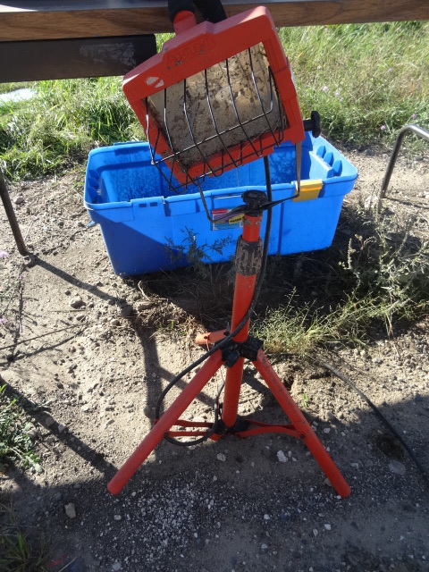 Halogen tripod light