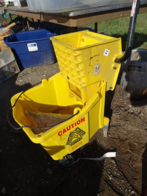 Mop bucket and wringer