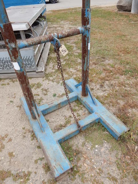 Lifting unit for Fork lift.. Has platform, hooks..