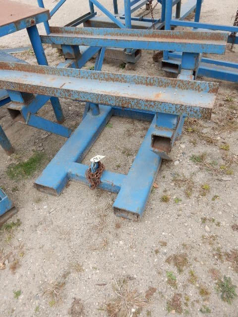 Lifting aparatus for fork lift