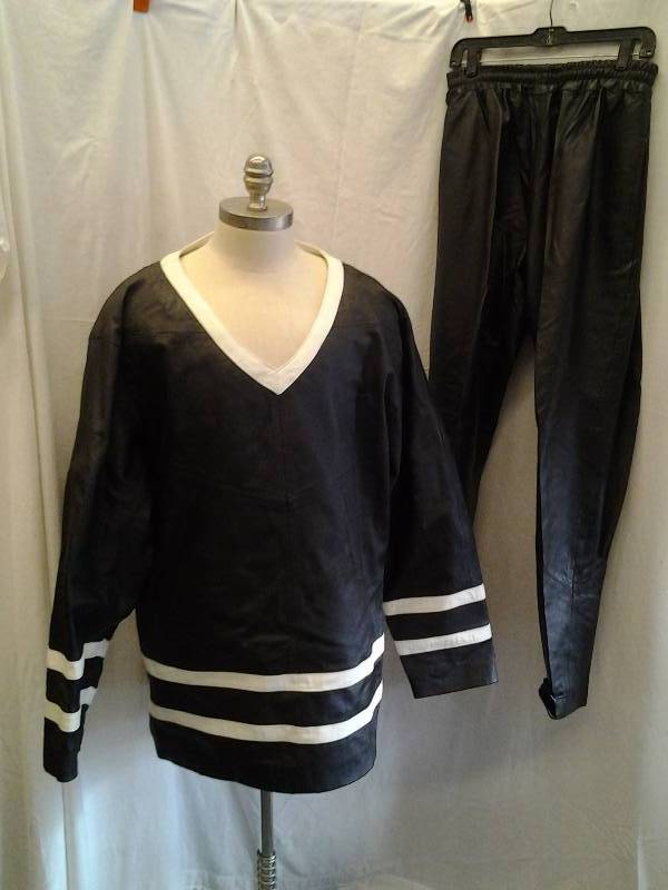 lot 10 image: Mens 2 Piece Genuine Leather