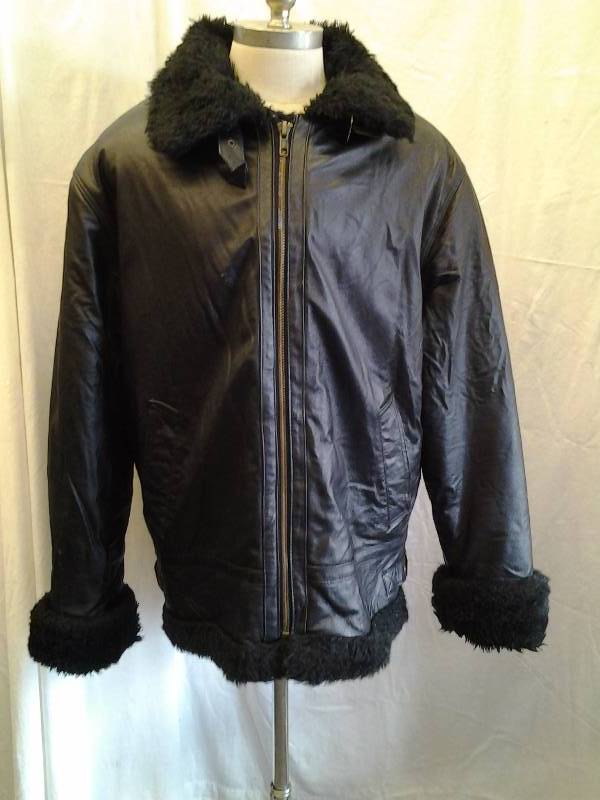lot 11 image: Mens Leather Faux Fur Trim Jacket Size M