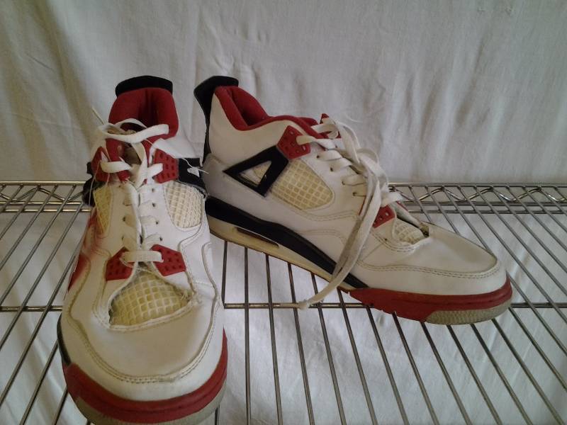 lot 2 image: Air Jordan Flight Size 12