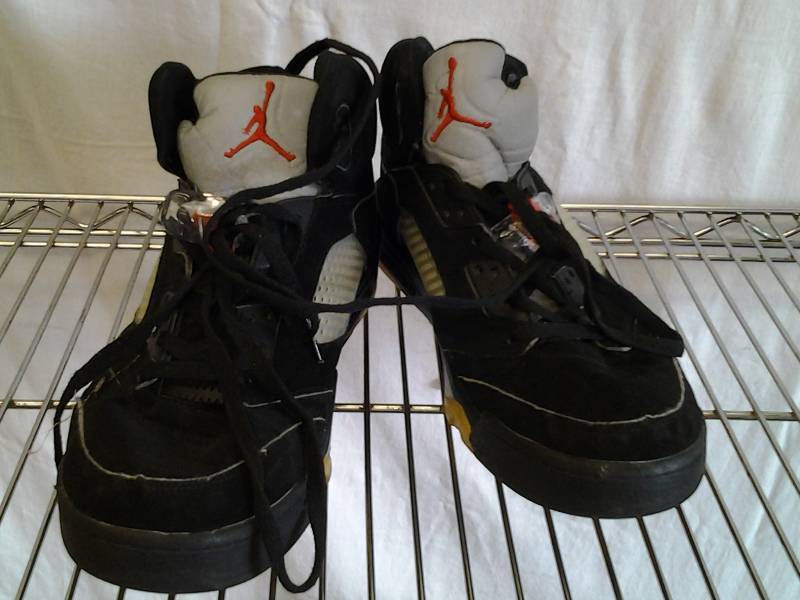 lot 6 image: Size 12 Nike Air Jordan