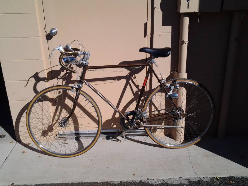 lot 39 image: Vintage Schwinn 10-Speed Bike