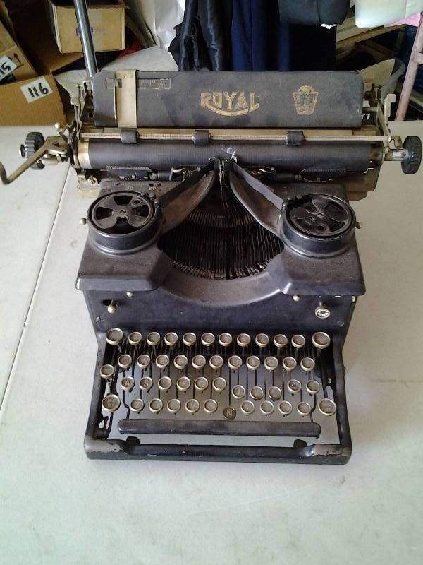 lot 56 image: Vintage Royal Typewriter