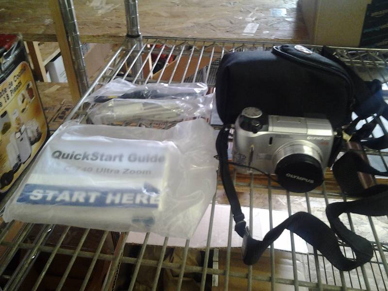 lot 92 image: Olympus Camedia Digital C740 Ultra Zoom With Case ($499 New)