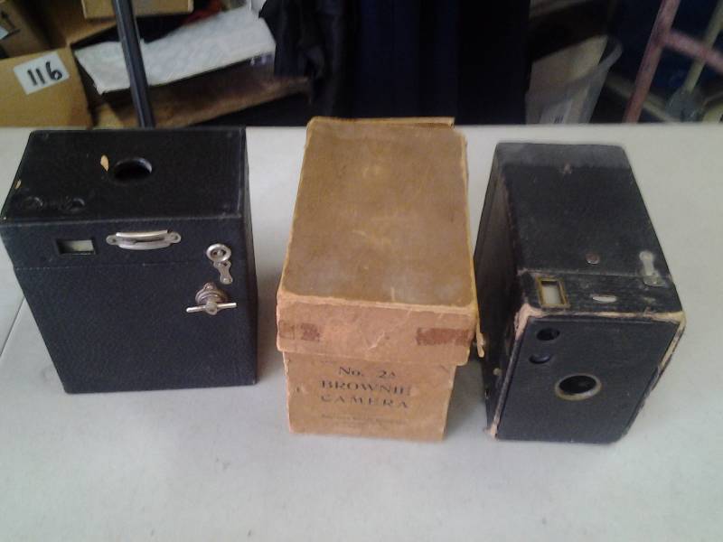 lot 103 image: 3-Vintage Brownie Cameras