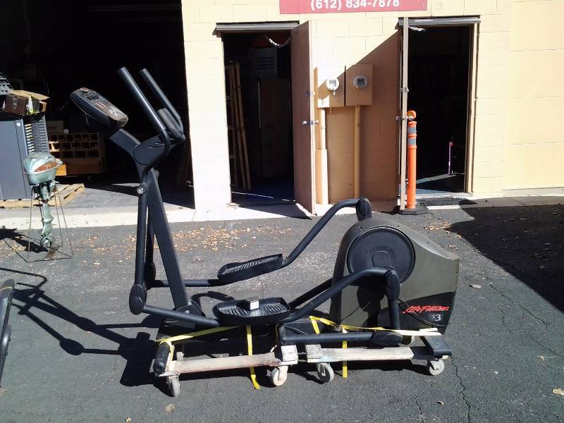 lot 38 image: Life Fitness X3 Eliptical Machine