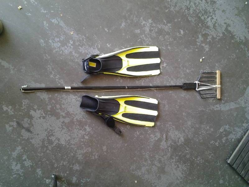 lot 70 image: Fishing Spear & Pair Of Swim Fins