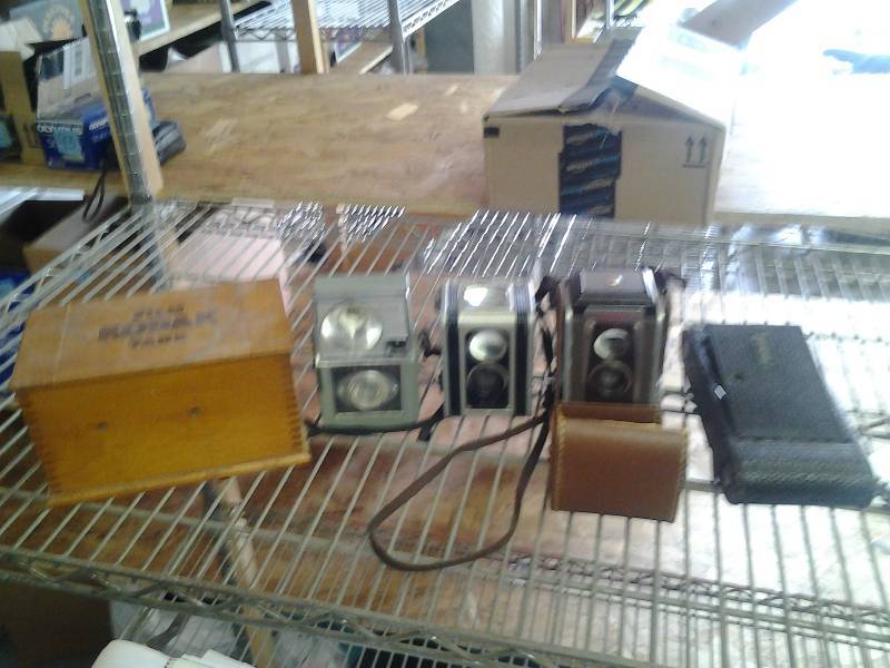 lot 100 image: Lot Of 4-Vintage Kodak Cameras & Film Tank