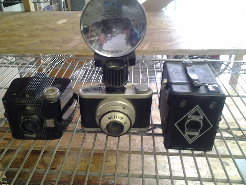 lot 101 image: Lot Of 3-Vintage Cameras