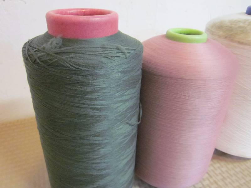 lot 12 image: Yarn on cylinder spools