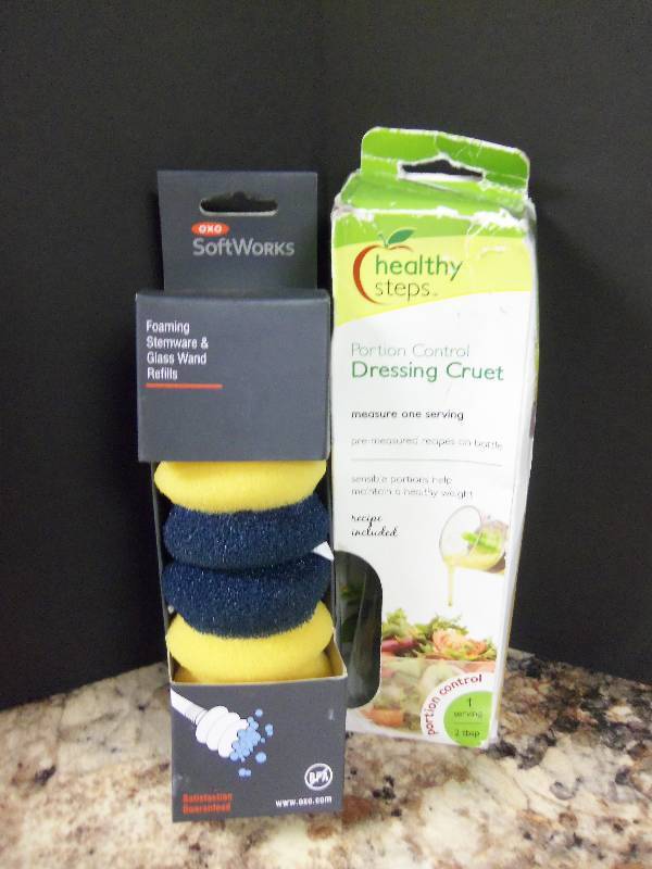 Salad Dressing Cruet & Cleaning sponge