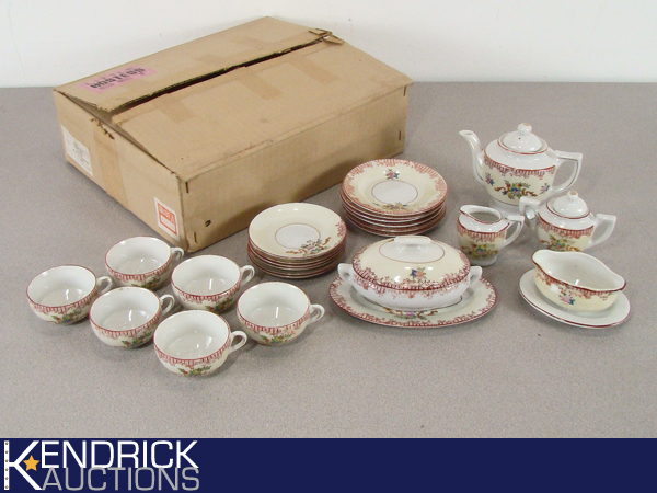 Vintage MINT IN BOX Little Hostess Flower Deco 28 Piece Toy Tea Set