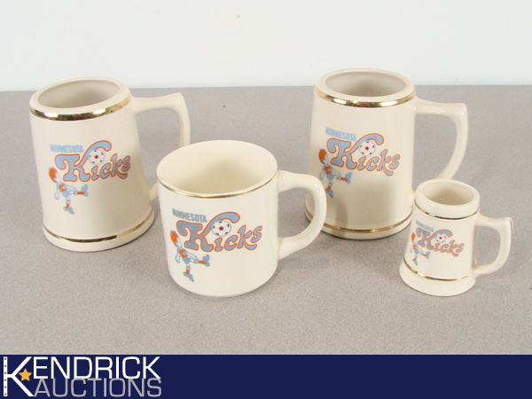 4 MINT Vintage MN Kicks Mugs