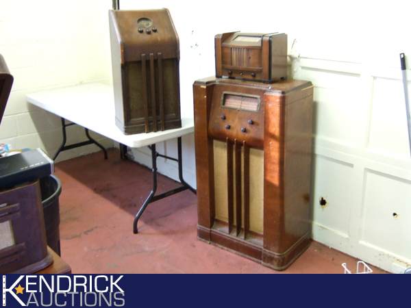 Lot of 3 WORKING Antique Radios