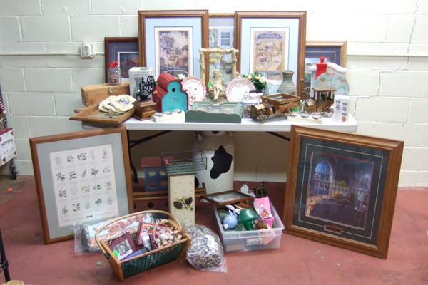MASSIVE Lot of new Home Decor Items and Folding Table