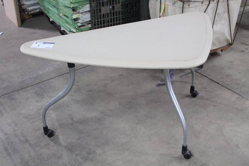 Table wWheels 54� x 28� x 29�.
