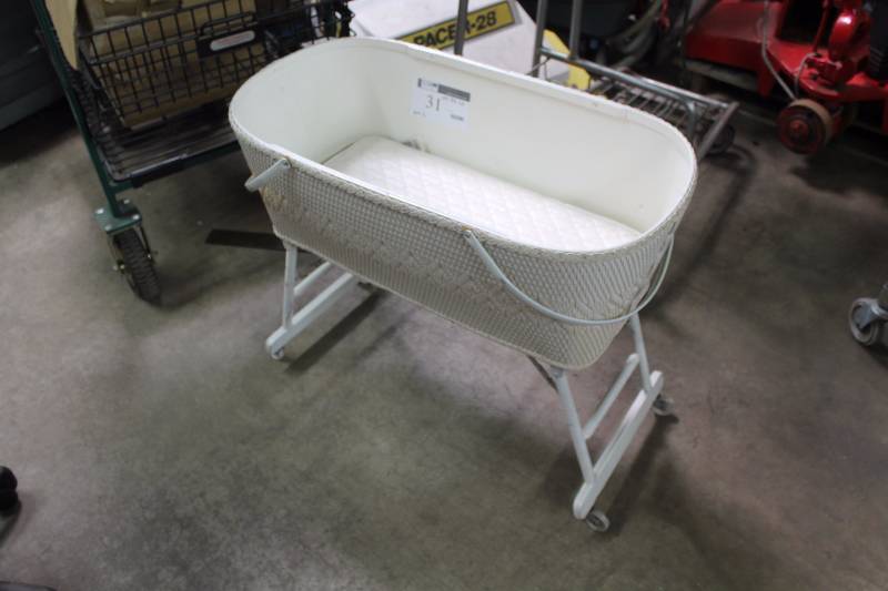 Baby Crib wStand, Wheels & Pad 34� x 18� x 28�.