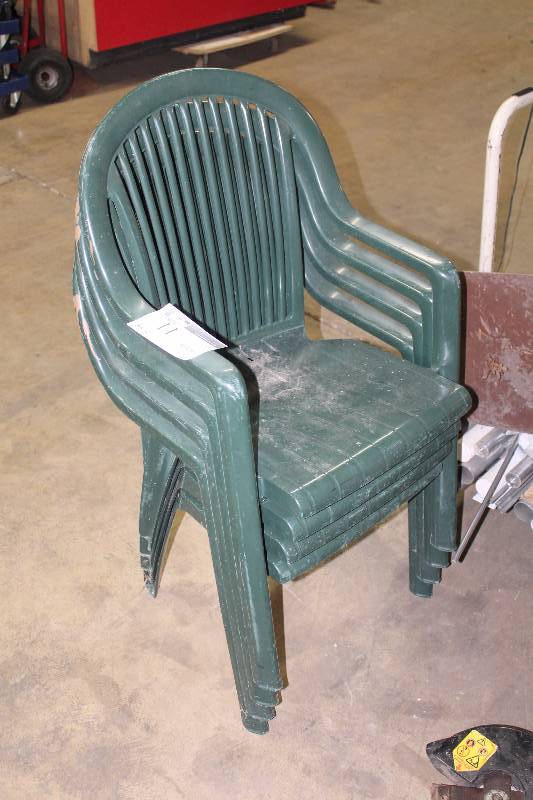 Lot of (4) Plastic Chairs wArm Rests.