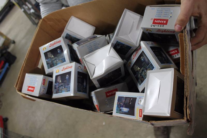 Box Lot of Kanjin Lighting Fixtures wCord.