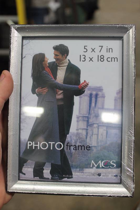 Box Lot of (2) Photo Frames 5� x 7�.