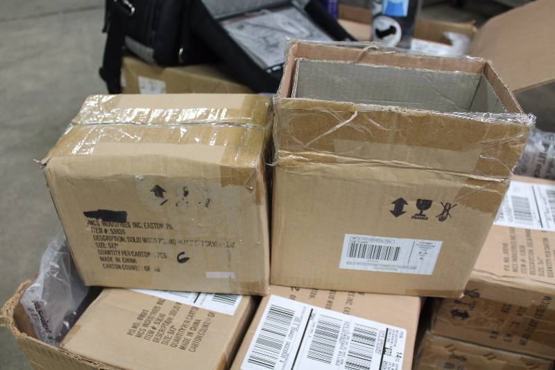 Box Lot of (2) Photo Frames 5� x 7�.