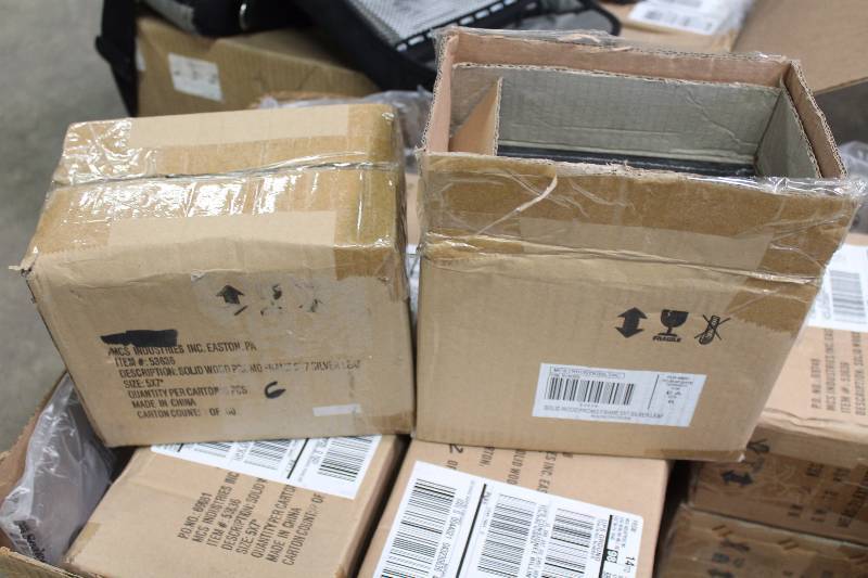 Box Lot of (2) Photo Frames 5� x 7�.