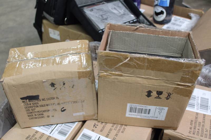 Box Lot of (2) Photo Frames 5� x 7�.