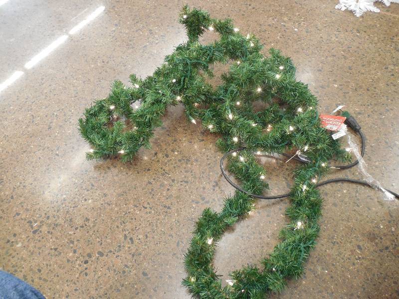 lot 7 image: 20 ft. Pre-Lit Noble Fir Garland
