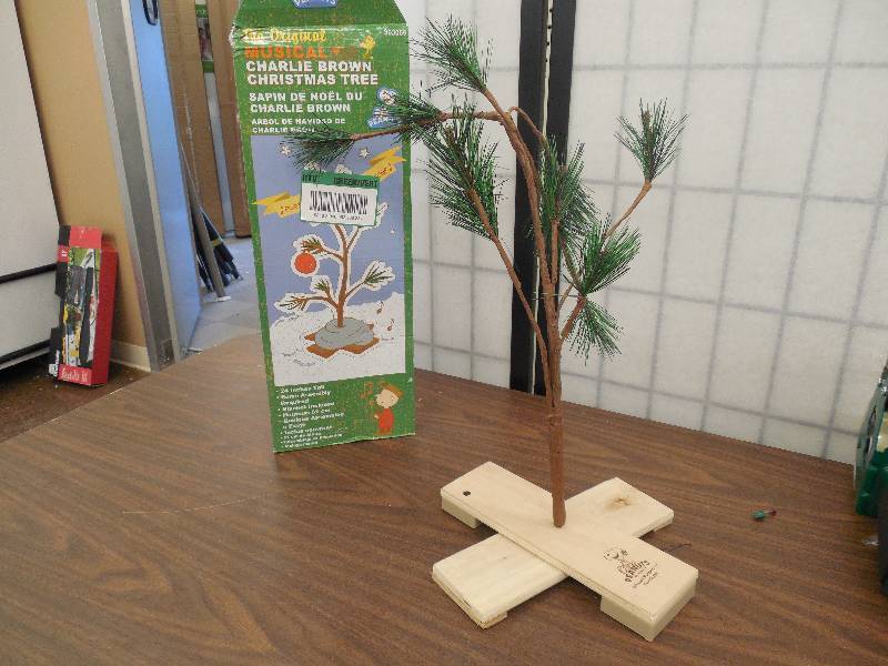 lot 13 image: 24 in. Musical Charlie Brown Tree