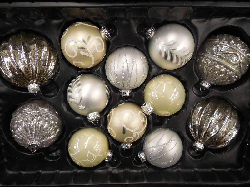 lot 33 image: McLeland Design SilverGoldWhite Ornaments - 12