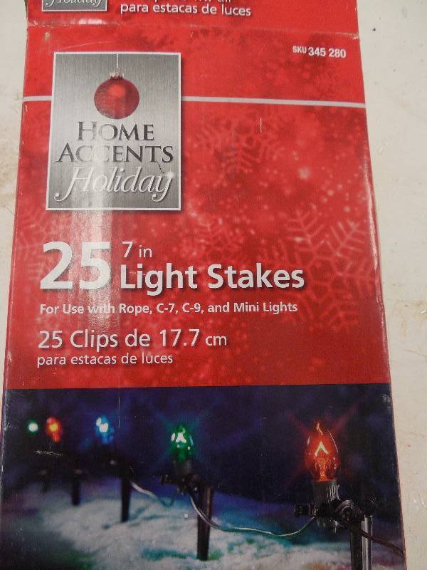 lot 46 image: 25 7 Light Stakes