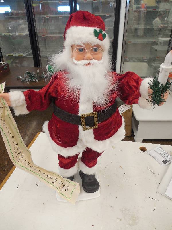 lot 59 image: 25 Santa Clause Figurine