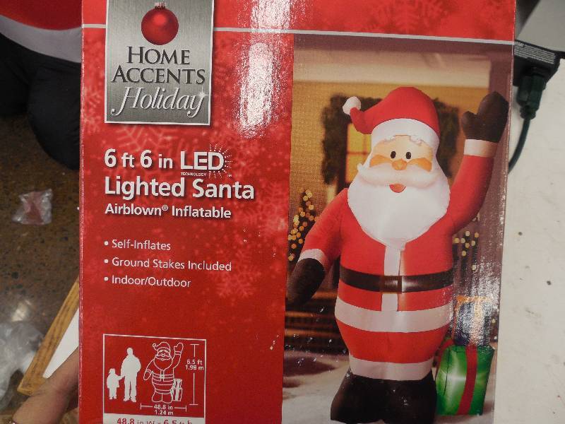 lot 61 image: 66 LED LIGHTED SANTA AIRBLOWN