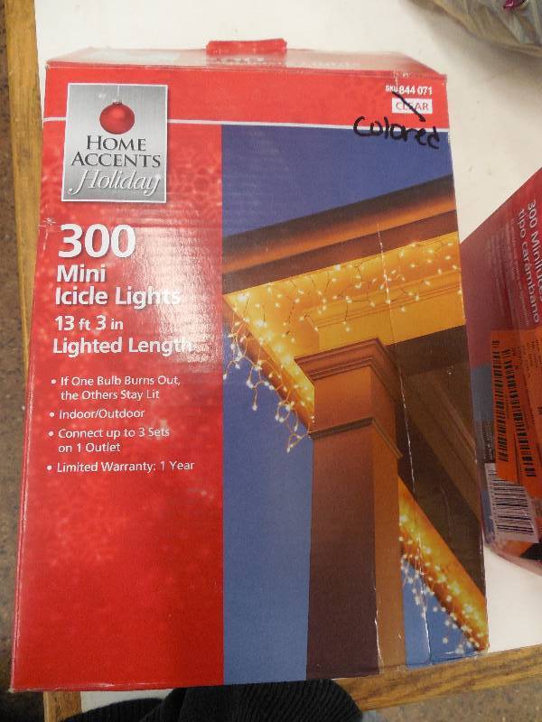 lot 67 image: 2 Sets of 300 Mini Icicle Lights